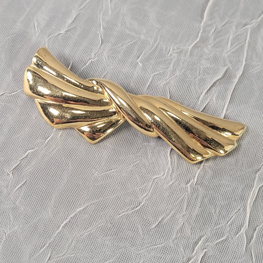 Trifari Brooch Women Gold Tone Vintage Twisted Ribbon Bow Pin Designer Jewelry